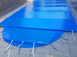 Schwimmbadabdeckung