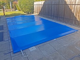 Schwimmbadabdeckung