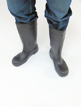 Arbeitshandschuhe und Gummistiefel